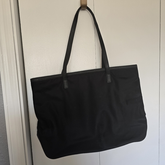 Michael Kors Kempton Large Nylon Tote - Picture 5 of 13